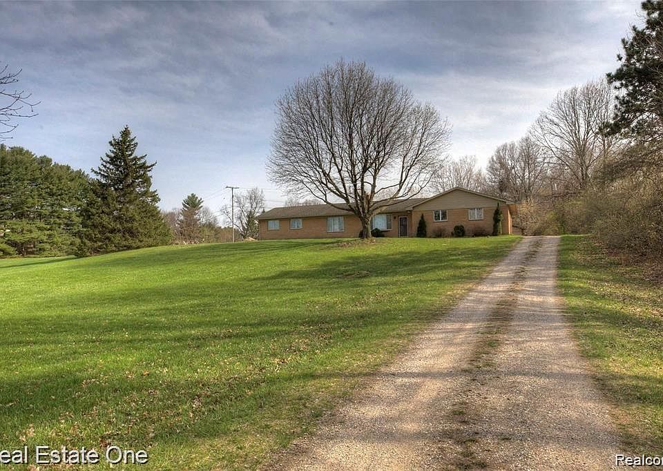11450 Hyne Rd, Brighton, MI 48114 MLS 20230036896 Zillow