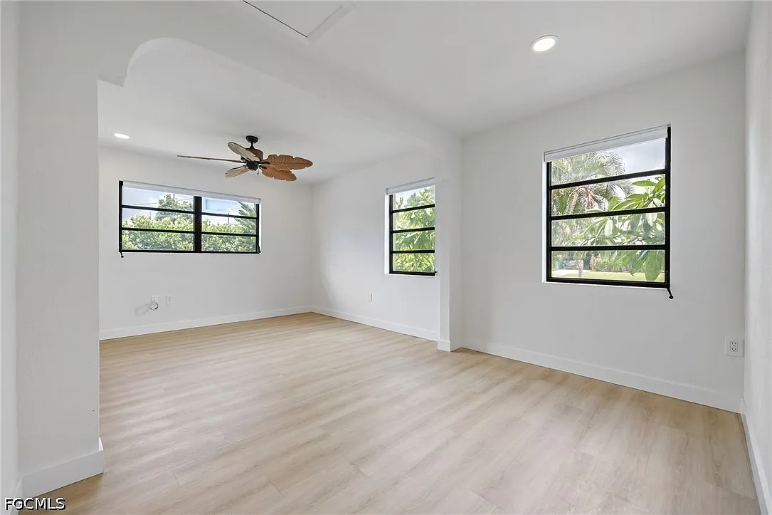 3 bed, 2.0 bath, 1281 sqft, $3,000 — Photo 4
