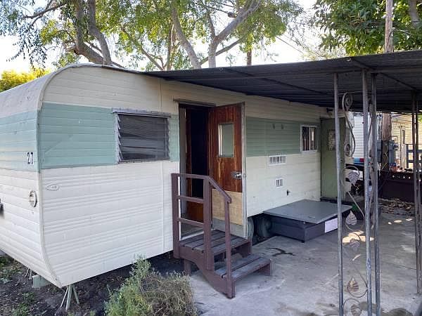 1st image of 513 E Saint Andrew Pl #Q5yy6jf4g