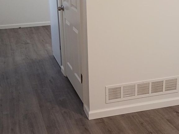 4th image of 2812 Meadow Ave #4