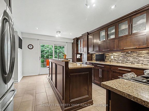 5th image of 1879 Leclair Cres