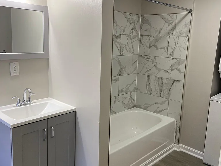 Full Bathroom #1