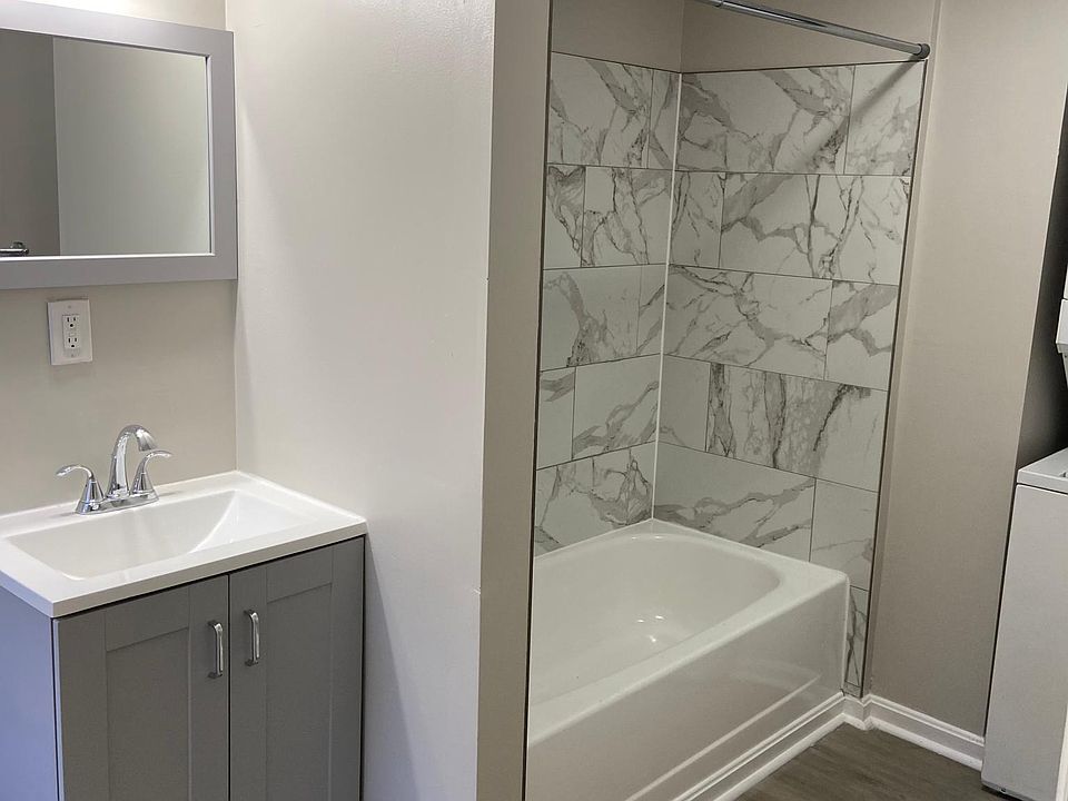 Full Bathroom #1