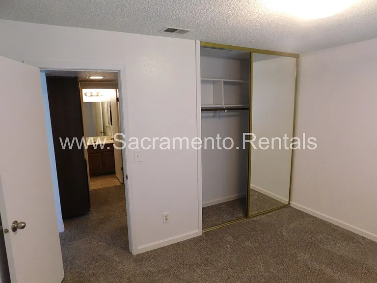 5840 Shelldrake Ct — Photo 12
