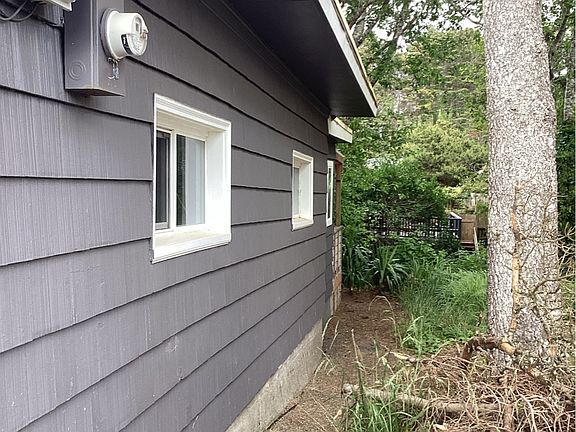 4th image of 2320 NW Jetty Ave