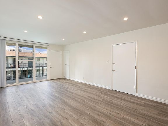 2nd image of 605 S Barrington Ave #11