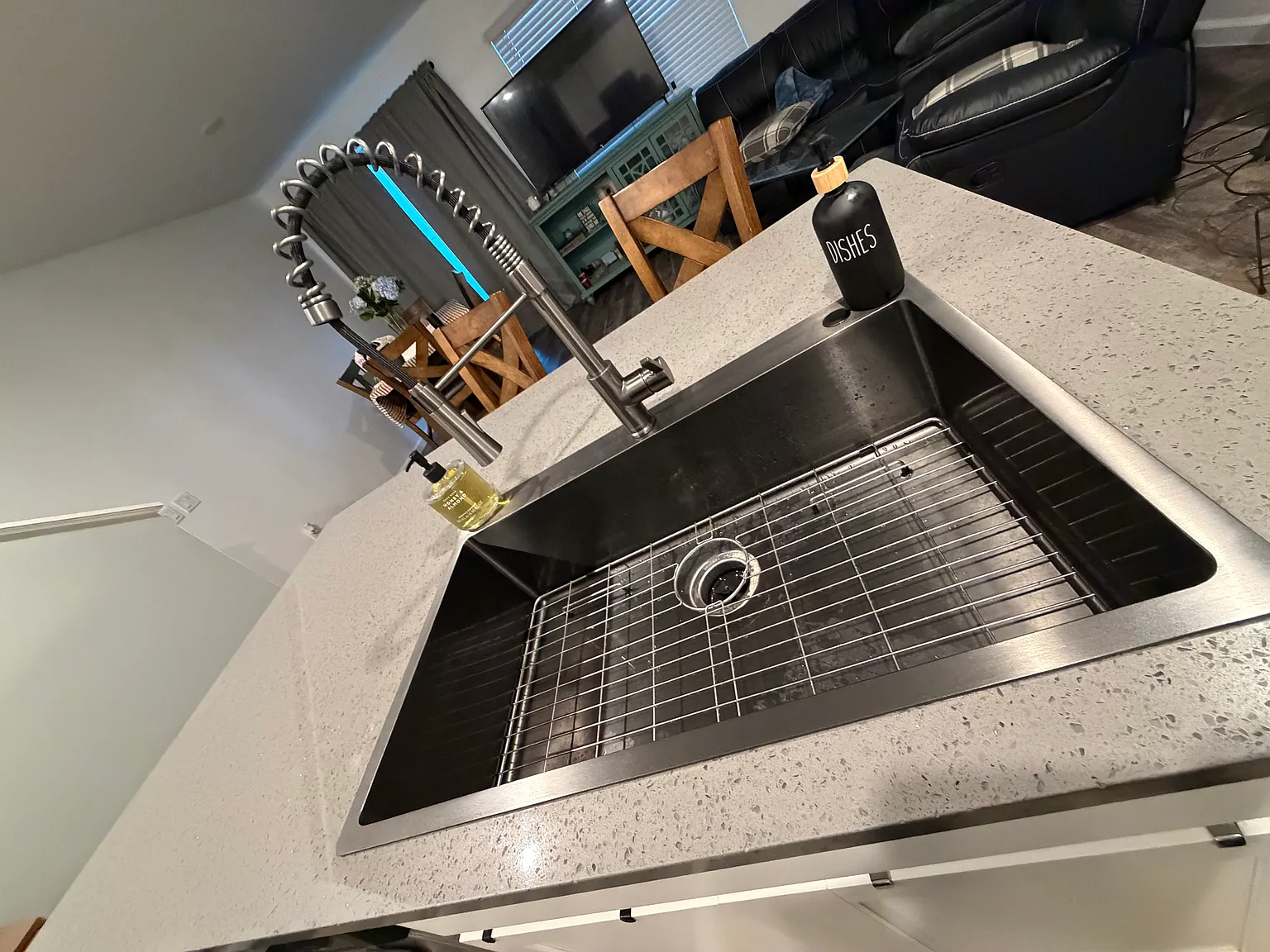 3 bed, 2.5 bath, 1552 sqft, $3,300 — Photo 3