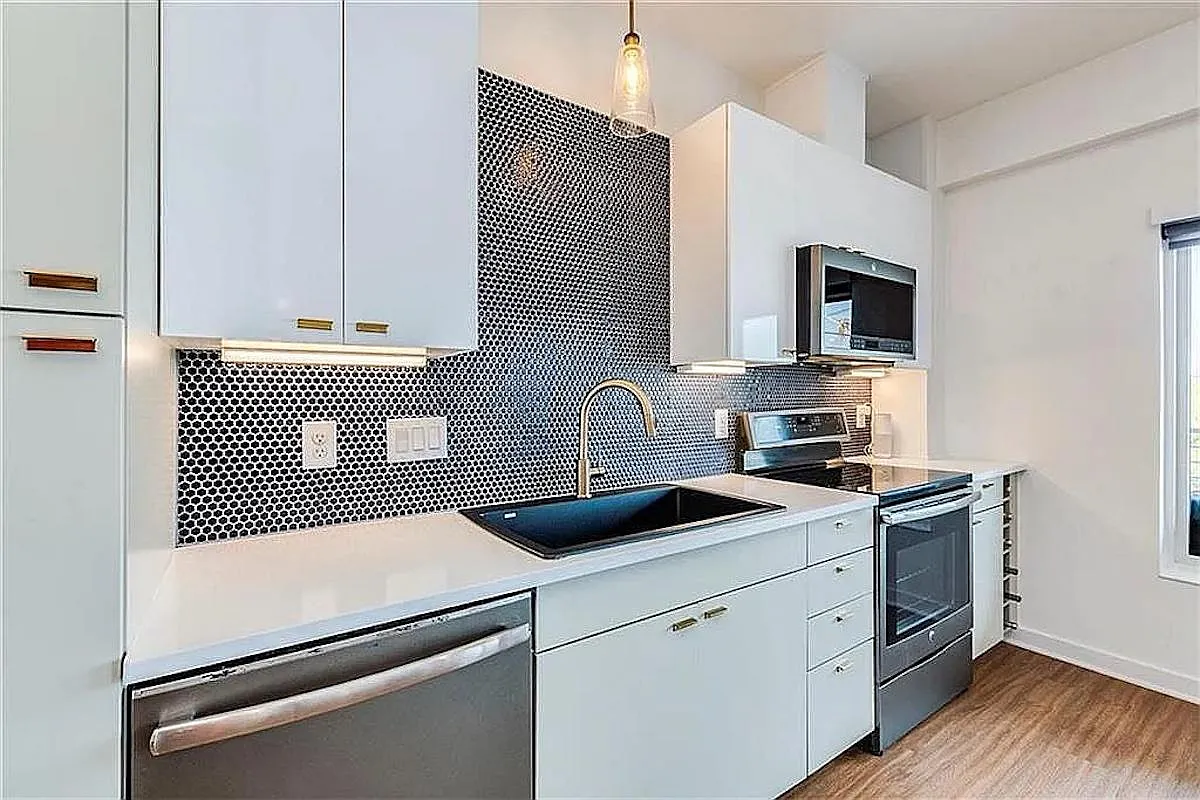 2 bed, 1663 sqft, $2,700 — Photo 4