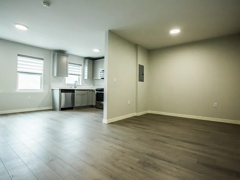 Grand View Apartments — Photo 24