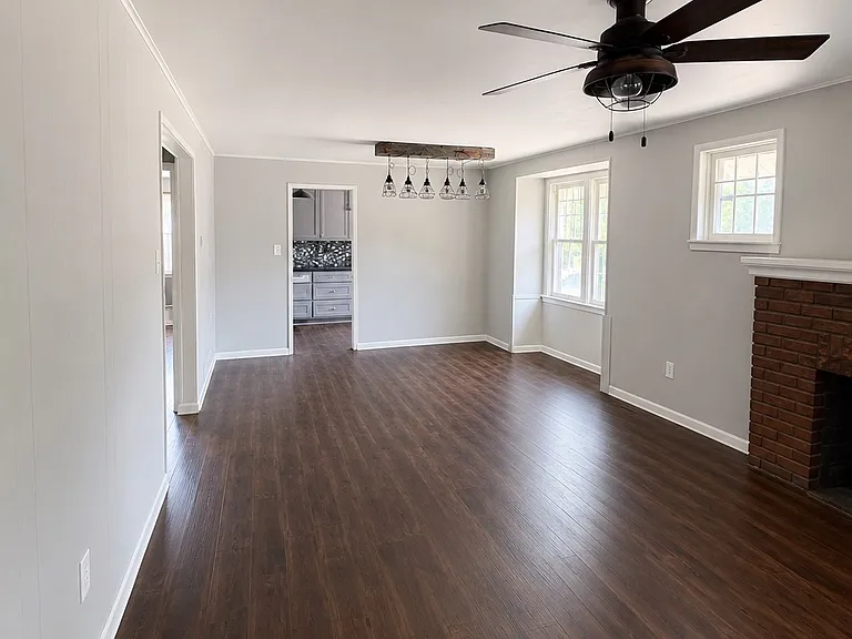 920 S Denver St — Photo 2