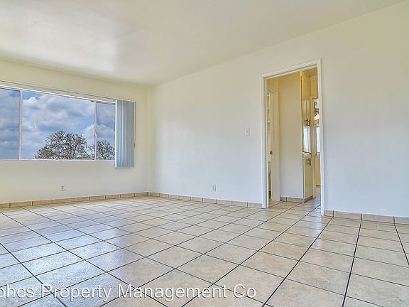 5th image of 251 Loma Dr APT 18