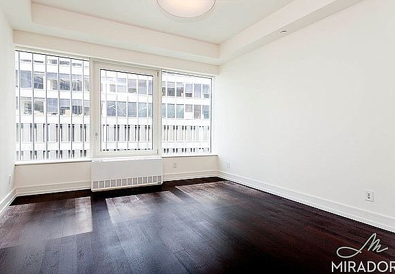 5th image of 2 Water St APT 17e