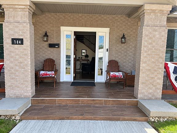 2nd image of 104 Violet St