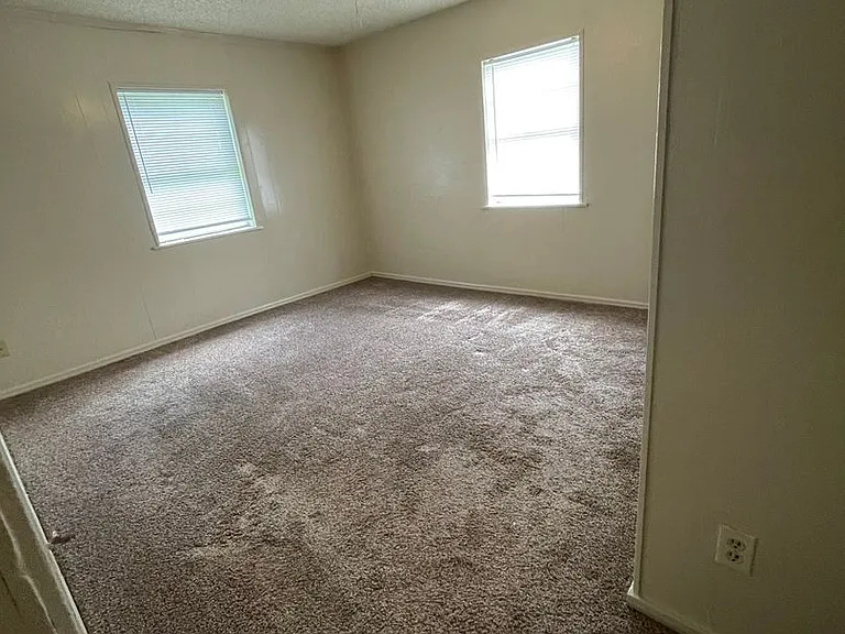 500 Loraine Cir — Photo 6