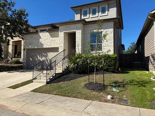 4 bed, 2.5 bath, 2944 sqft, $3,200 — Photo 2