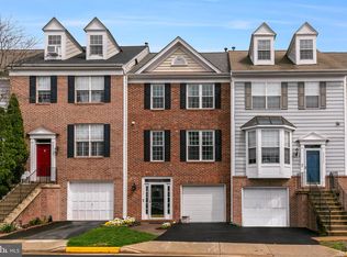 25530 Heyer Sq, Chantilly, VA 20152