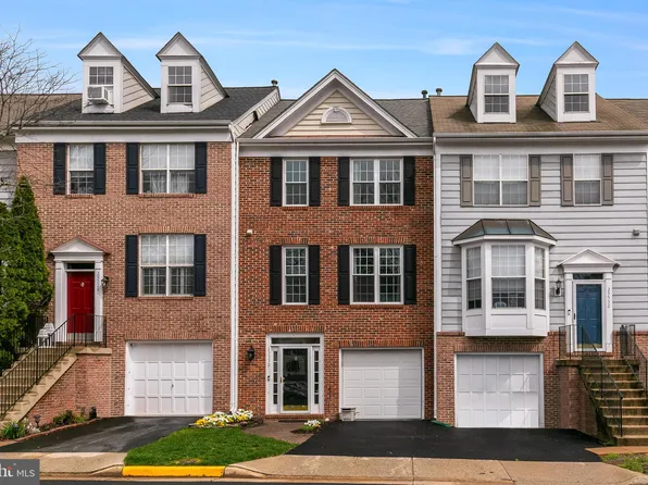25530 Heyer Sq, Chantilly, VA 20152