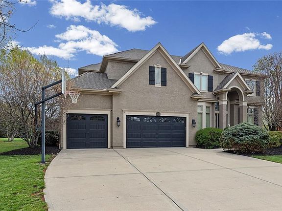 3rd image of 14813 Rosewood Dr