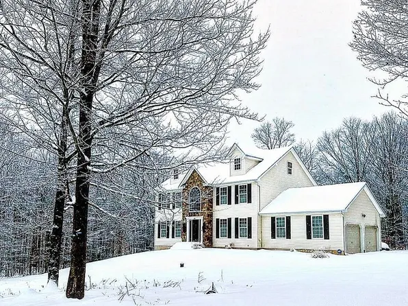317 Scenic Dr, Blakeslee, PA 18610