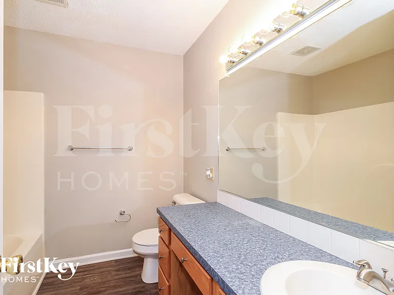 2055 Ardmore Village Ln — Photo 17