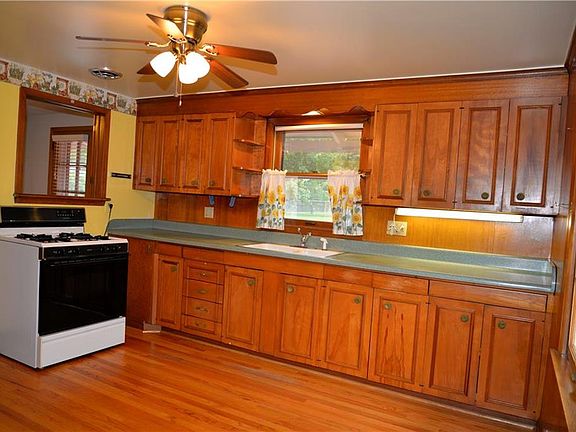 4th image of 4904 Howe Dr