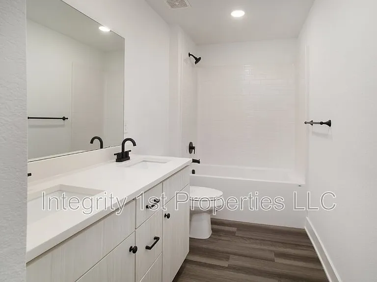 8831 N Helena Ave — Photo 14