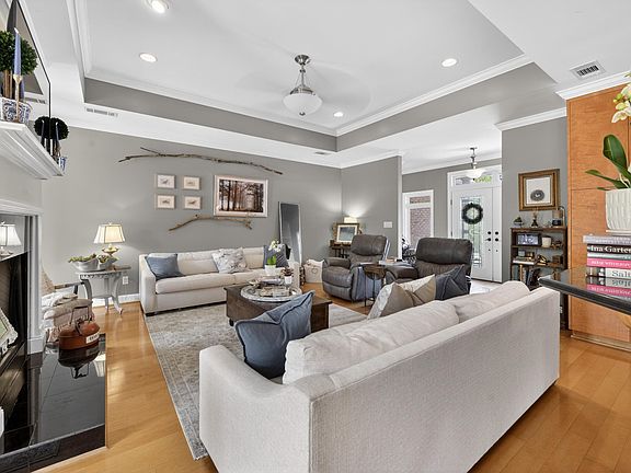 5th image of 926 Deblyn Cir