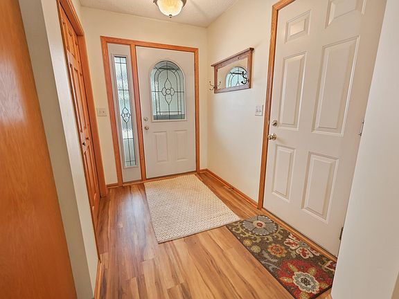 3rd image of 828 Aspen Cir