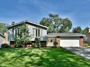 914 Belair Dr, Darien, IL 60561