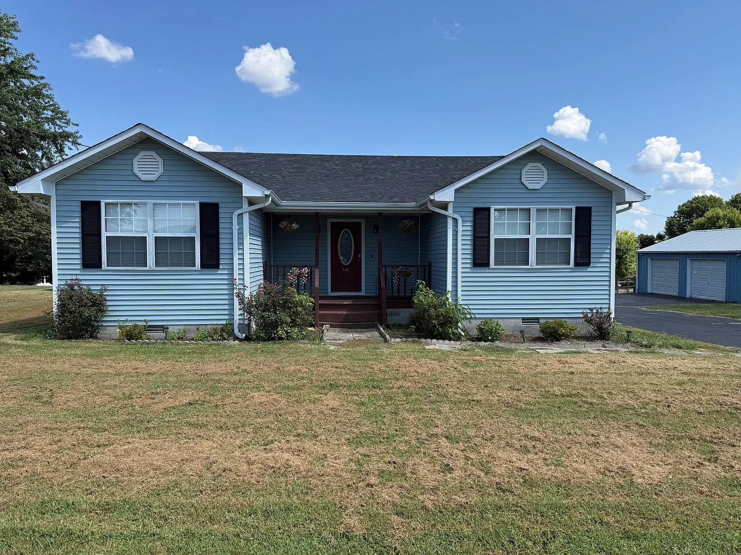 3 Bed/2 Bath House with Large 2 Car Detached Garage — Photo 1