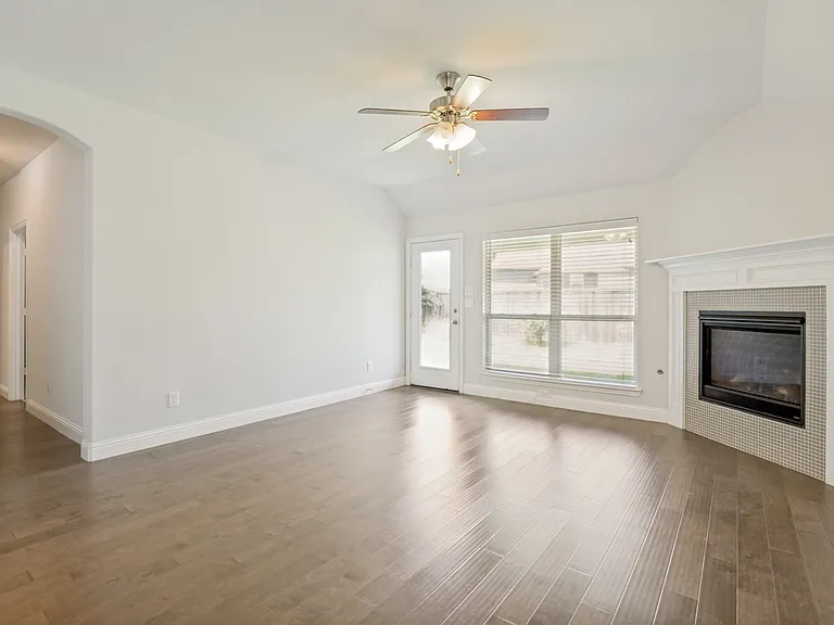 4541 Conrad Ave — Photo 9
