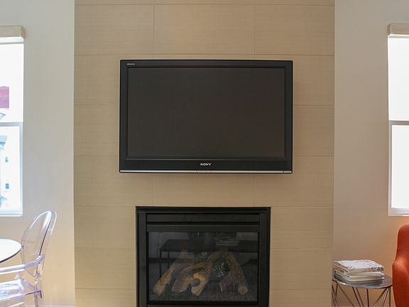 5th image of 557 Fillmore St APT 5