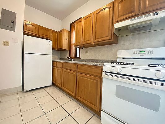 1st image of 39-05 27th St #2R