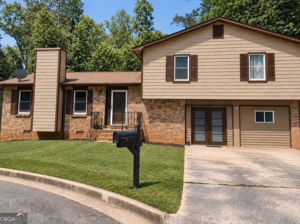 4431 Autumn Hill Dr, Stone Mountain, GA 30083