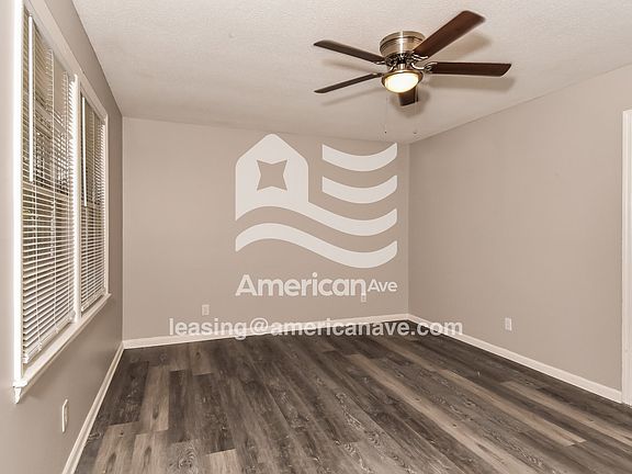 386717_004_wm_-_living_room_13295246.jpg