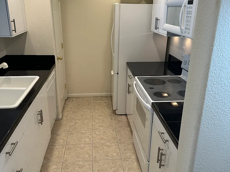 180 N Cook St #304 — Photo 8