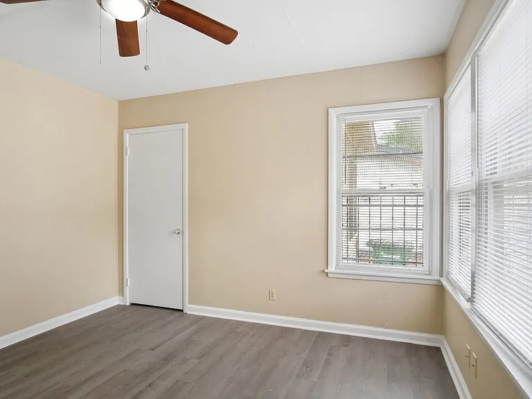 2818 E Houston St — Photo 3