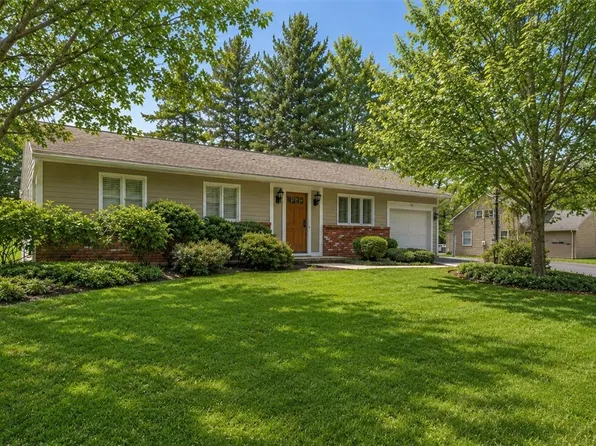 13 Harvest Rd, Fairport, NY 14450