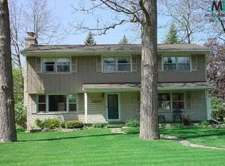 4224 S Edmore Rd, Waterford, MI 48329