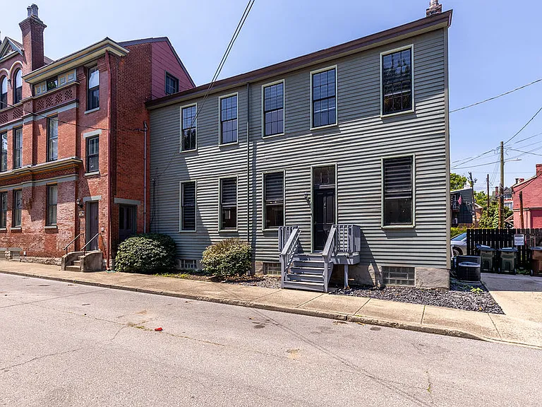 324 W 8th St #3 — Photo 15
