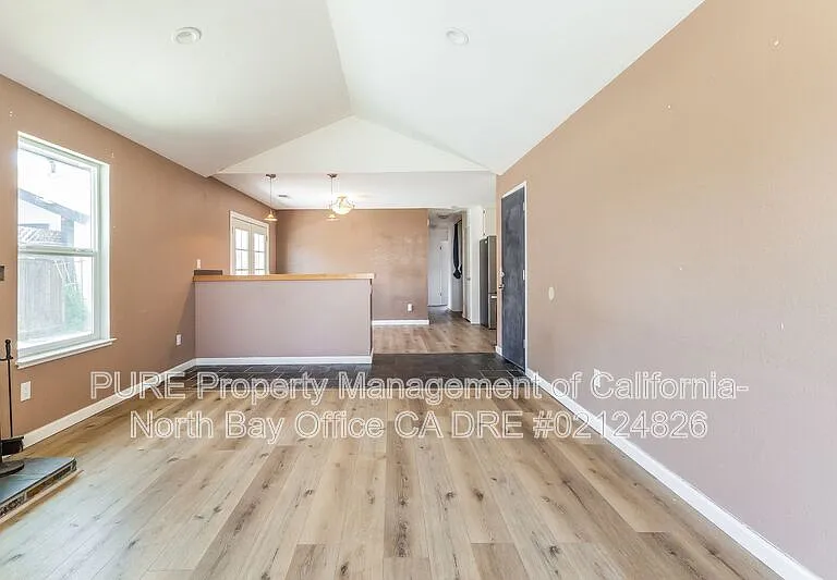 2048 Pinercrest Dr — Photo 3