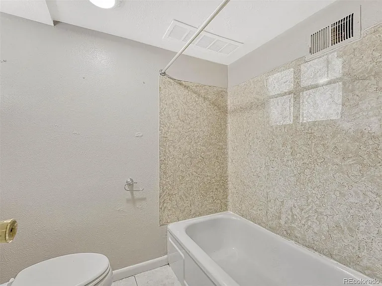 548 S Lincoln St #BASEMENT — Photo 24