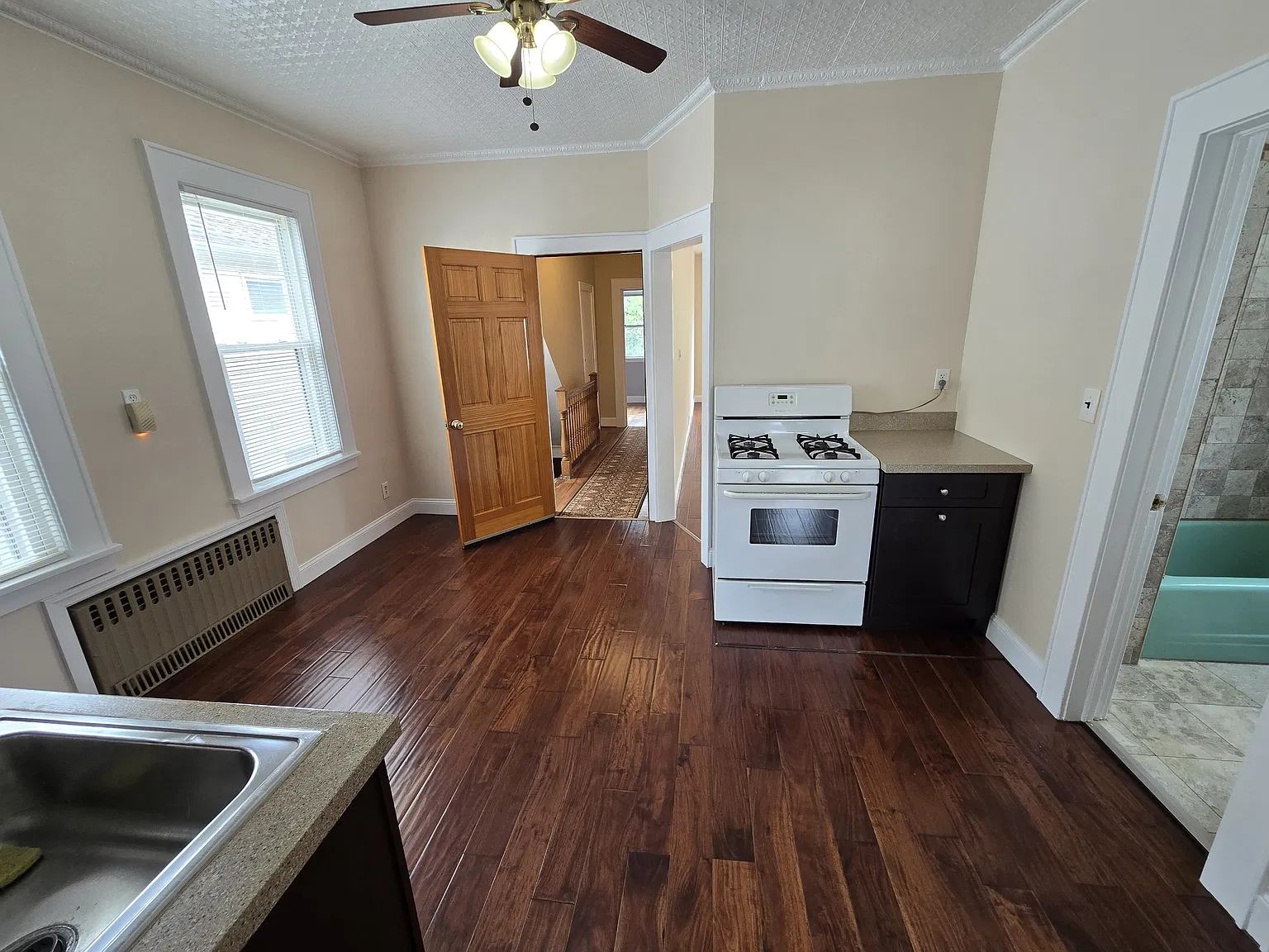 1 bed, $2,400 — Photo 3