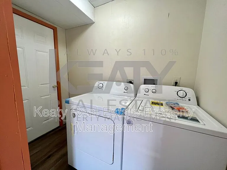 510 Lamar St — Photo 9