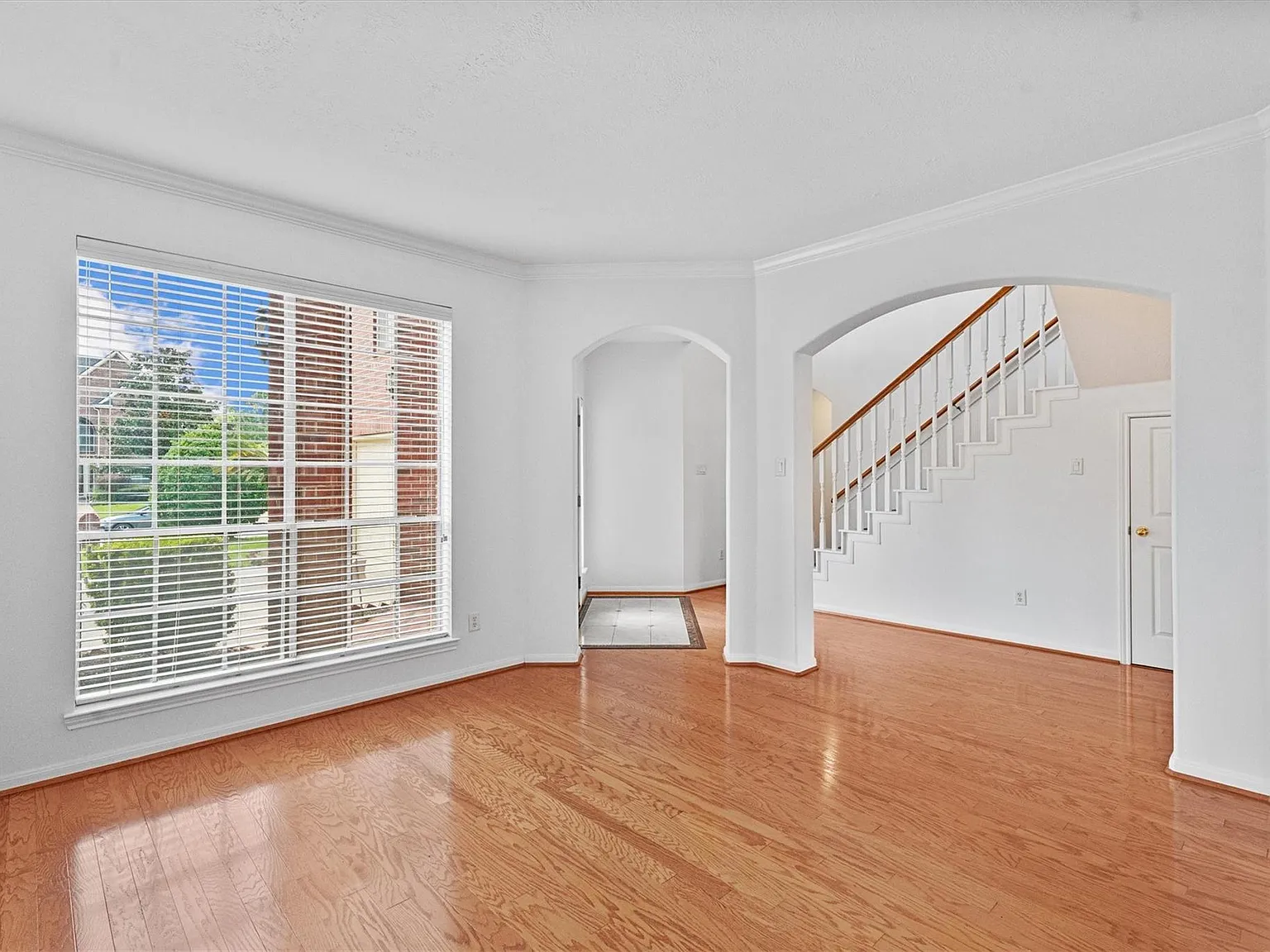 4 bed, 2.5 bath, 3677 sqft, $2,950 — Photo 4
