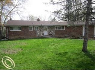 5850 Rockcroft Blvd, Clarkston, MI