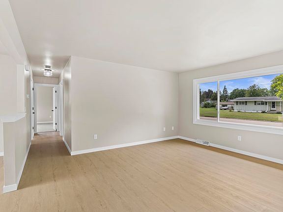 4th image of 209 N 7th Ave