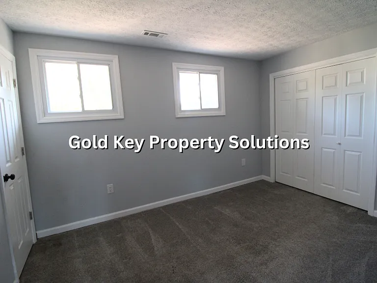 508 W Monroe St — Photo 14