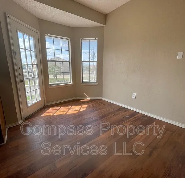 1326 Park Ave — Photo 4