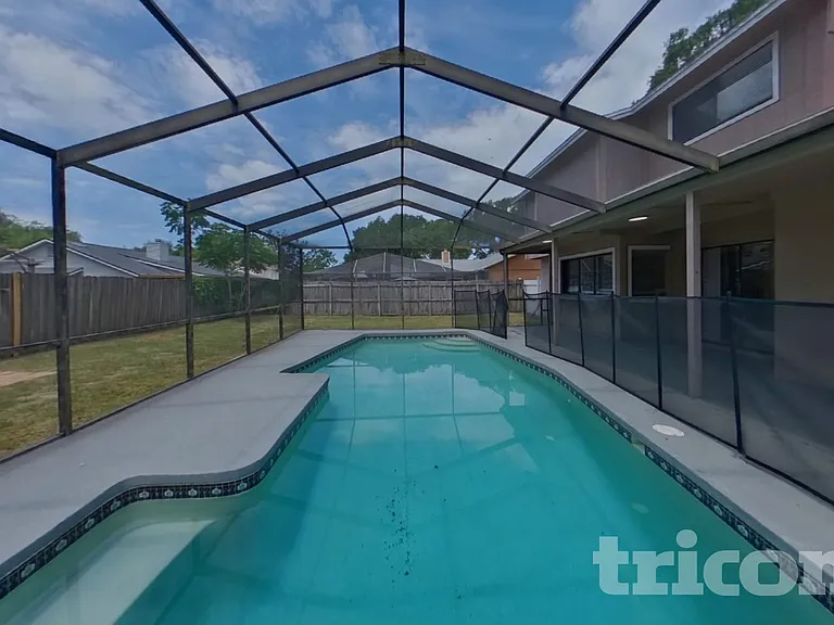 1422 Mistyglen Ln — Photo 16